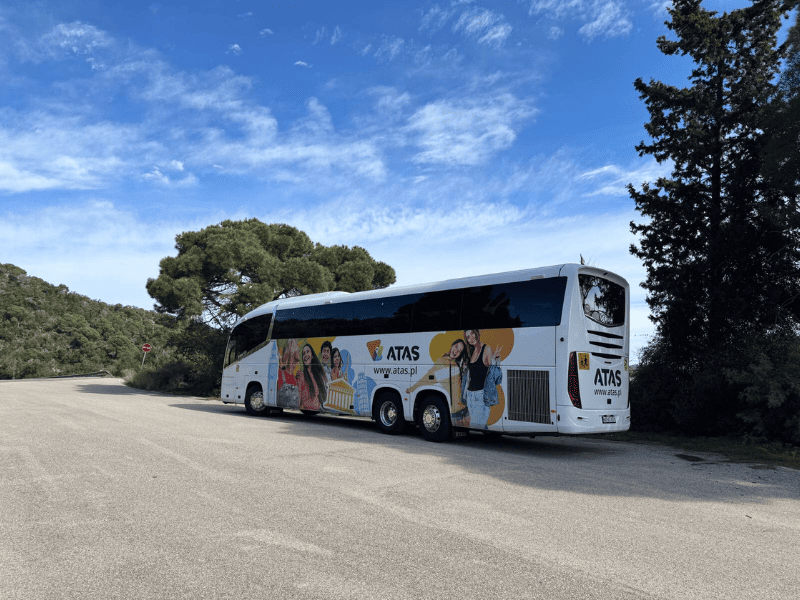 autokar ATAS model Irizar 2025 podczas wycieczki szkolnej 